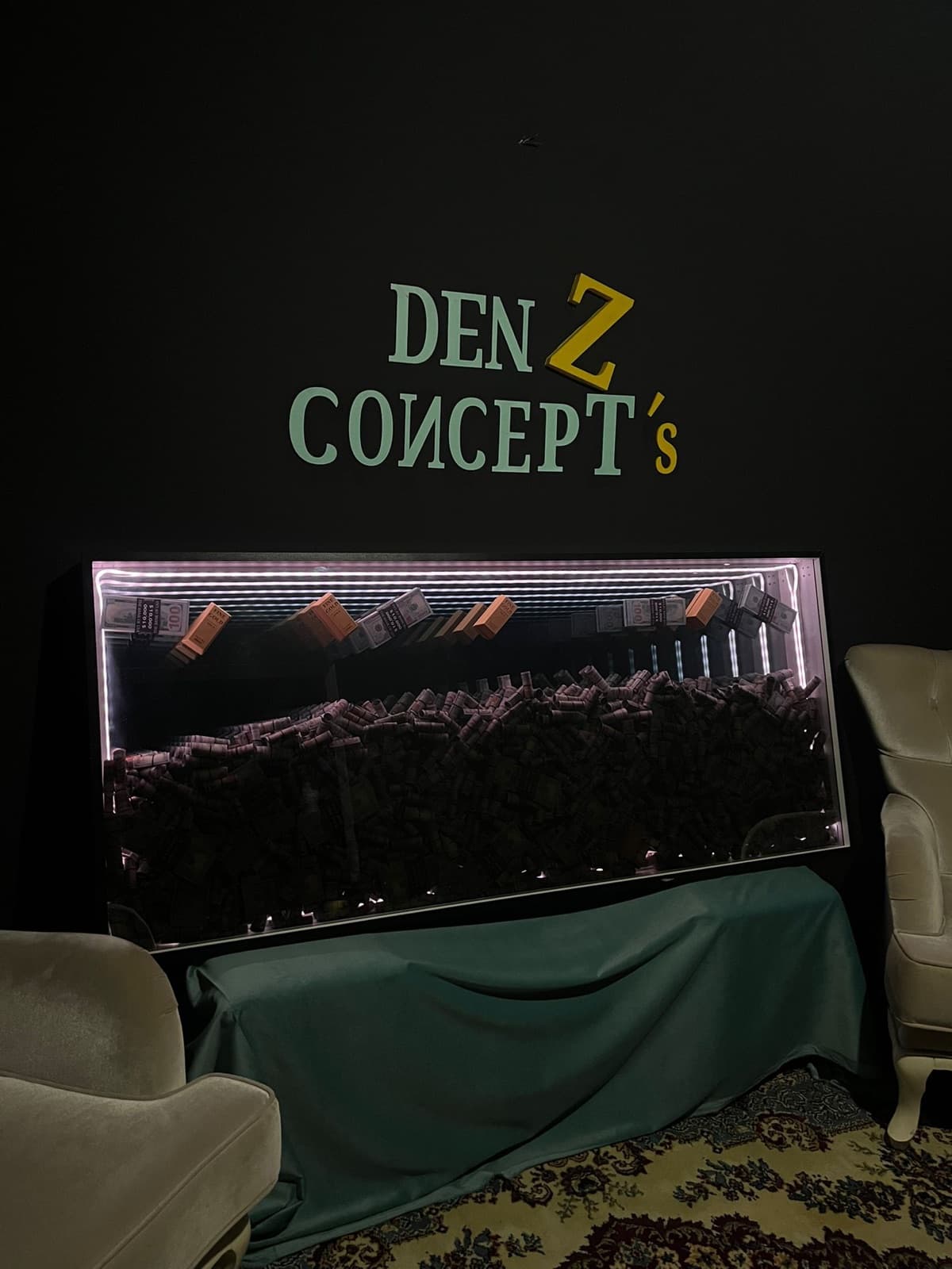Denz Infinity Mirror aydınlatmalı ürün görünümü